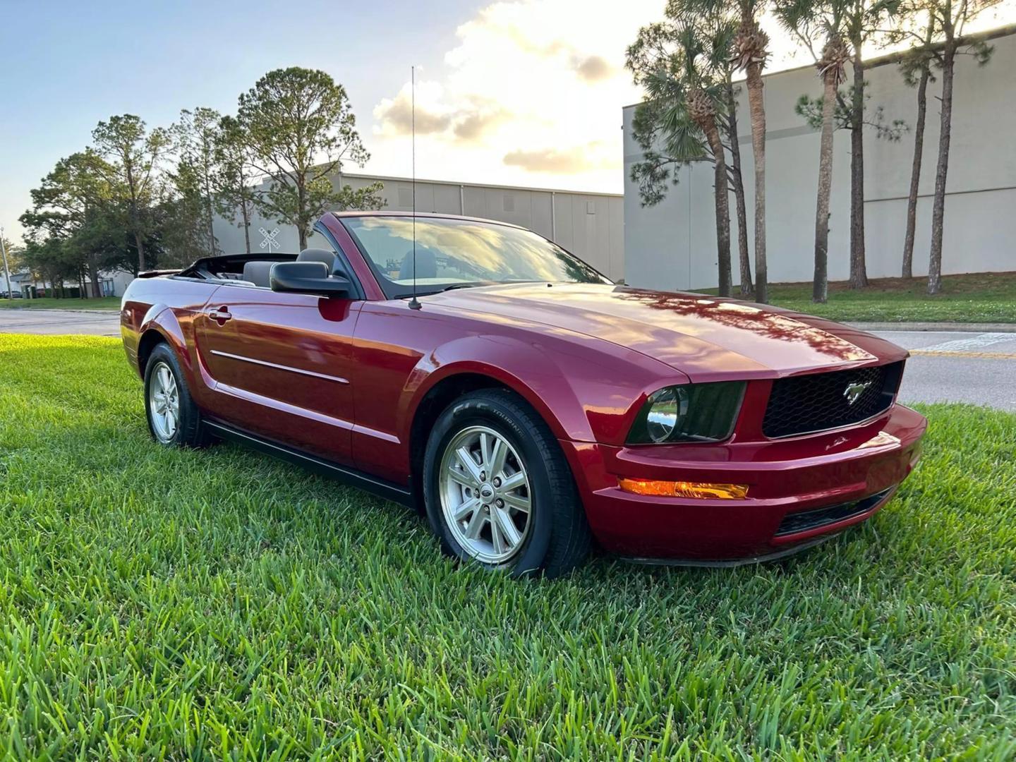 2007 Ford Mustang Premium photo 8