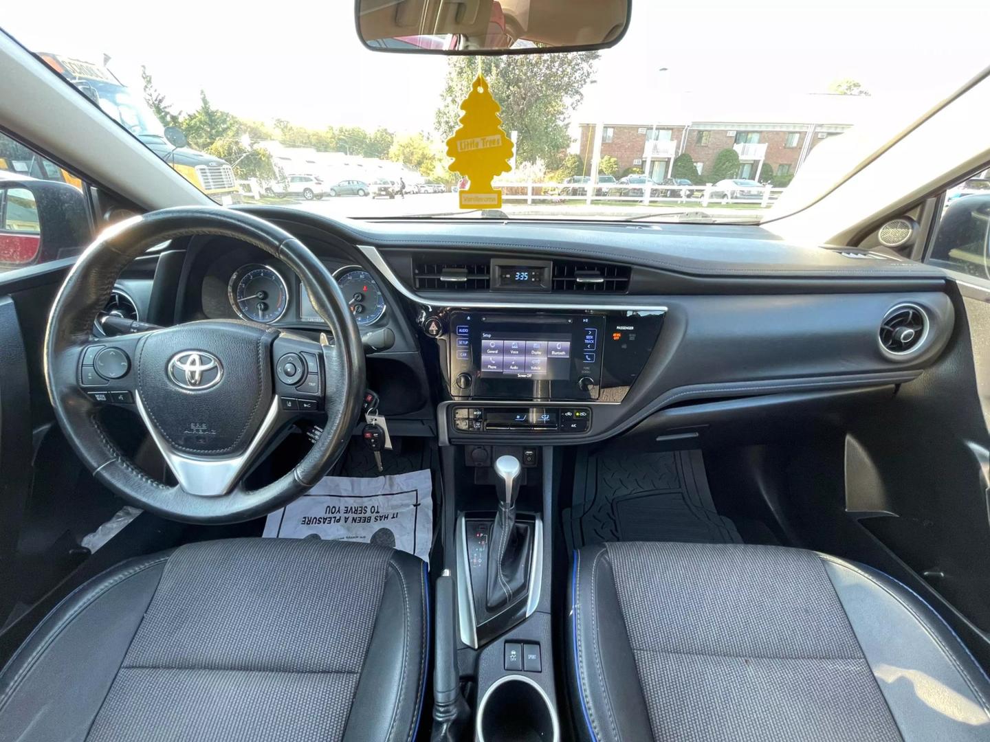 2017 Toyota Corolla SE photo 15