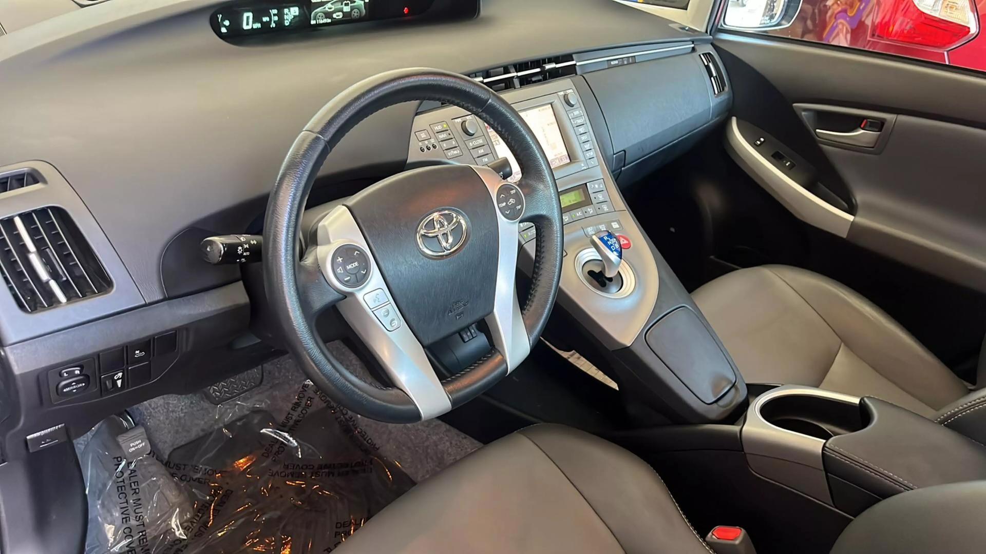 2014 Toyota Prius Four photo 19