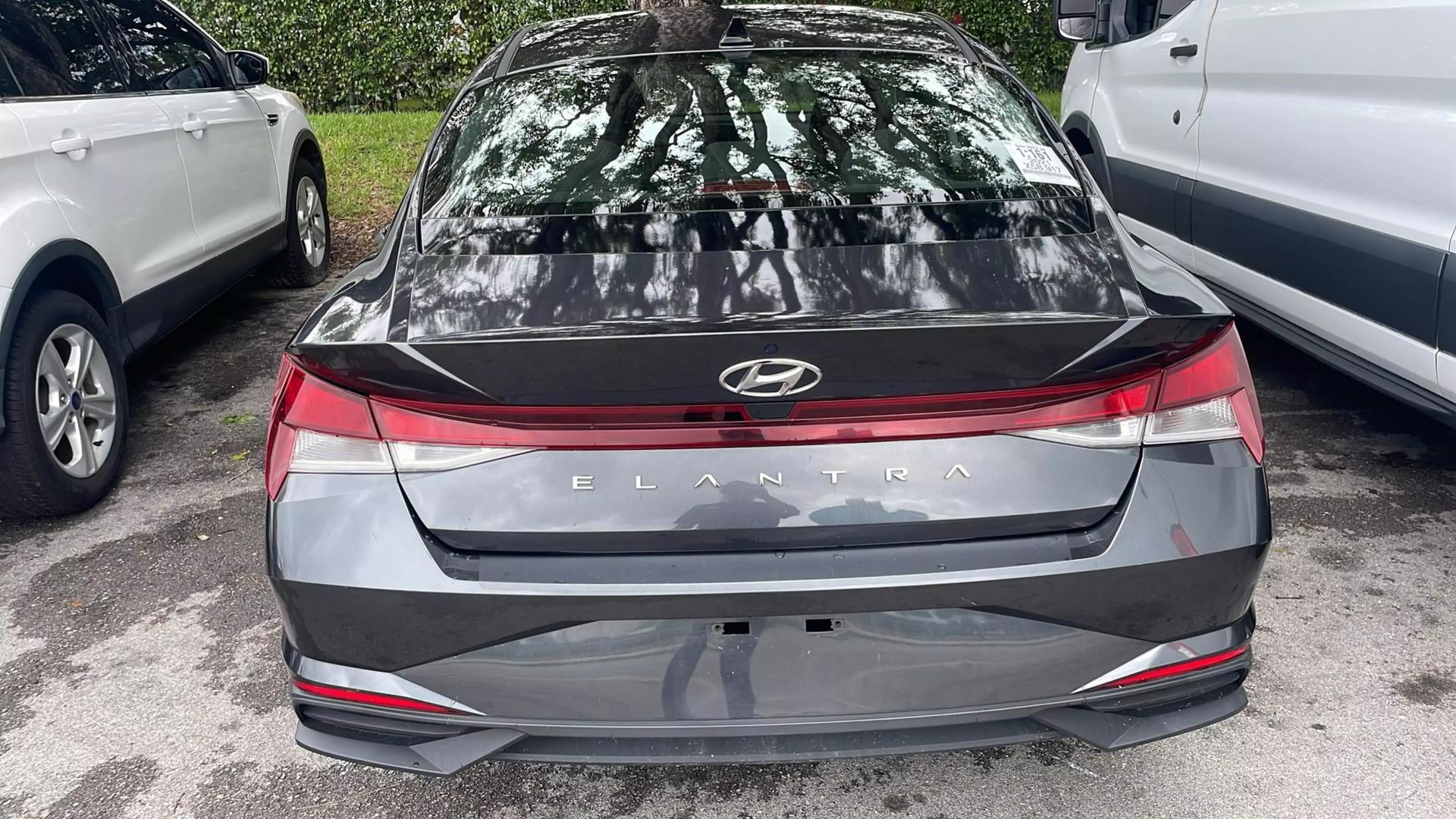 2021 Hyundai Elantra SE photo 4