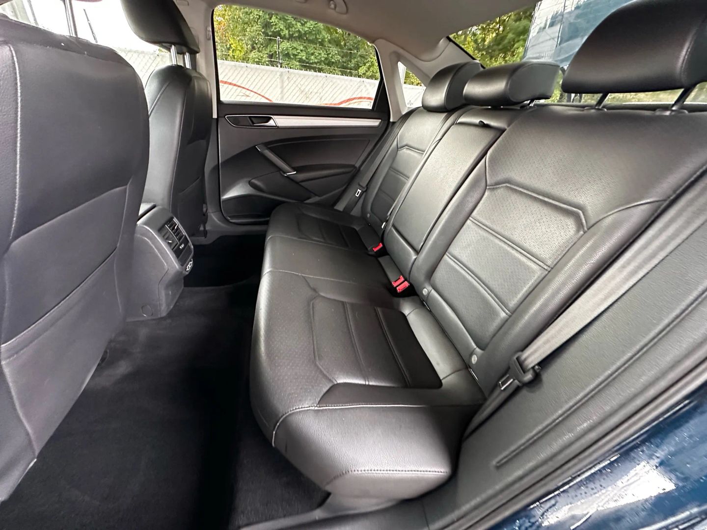 2019 Volkswagen Passat - Image 18