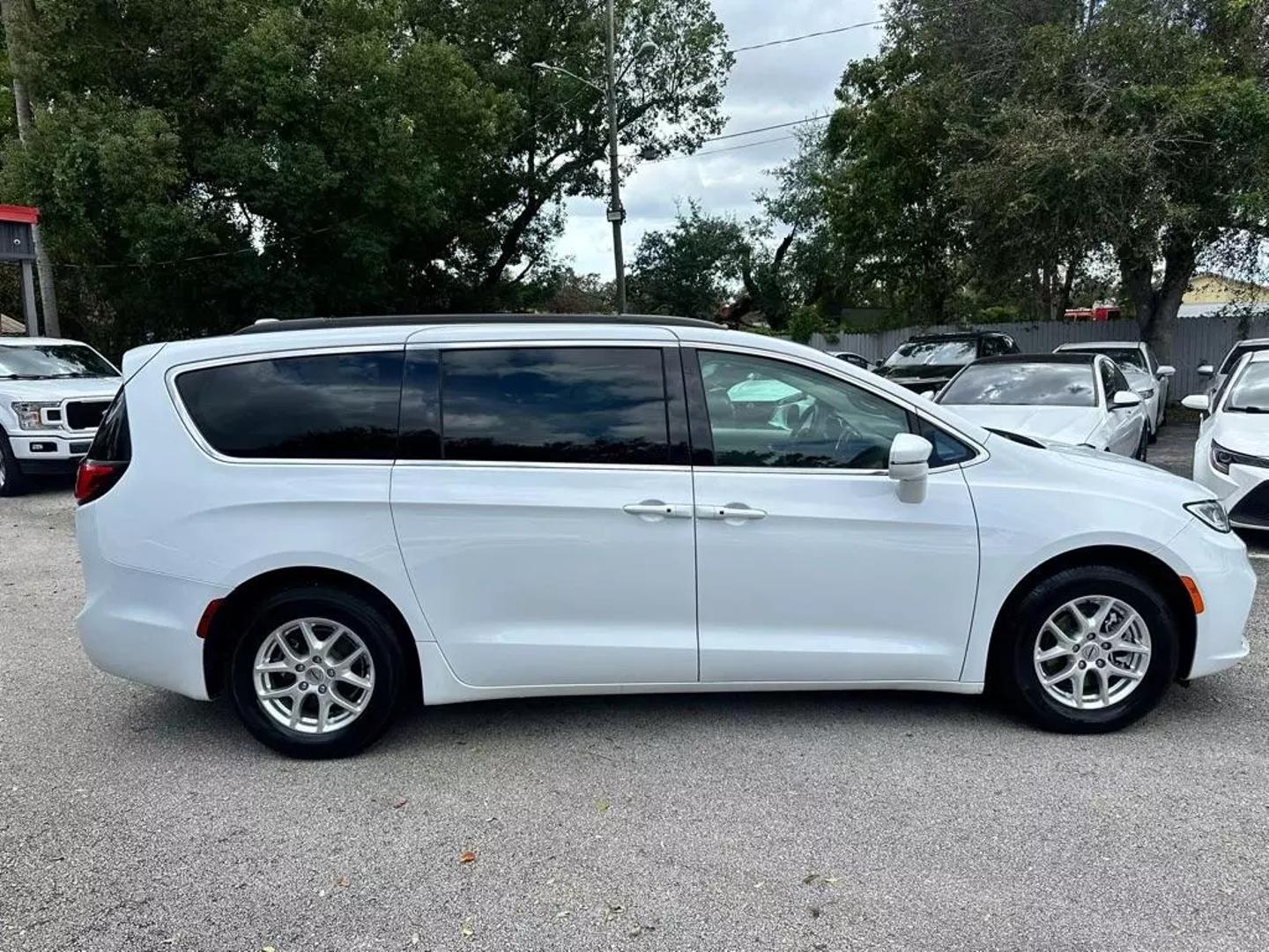 2022 Chrysler Pacifica Touring L photo 7