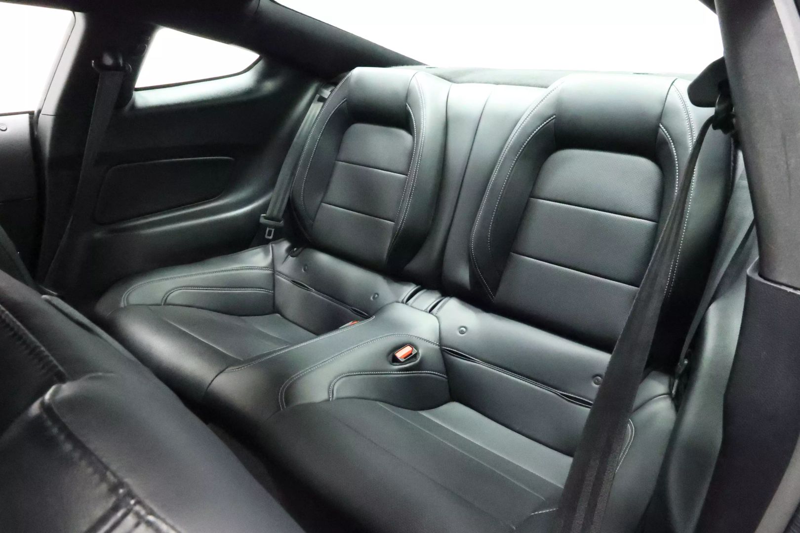 2022 Ford Mustang - Image 3
