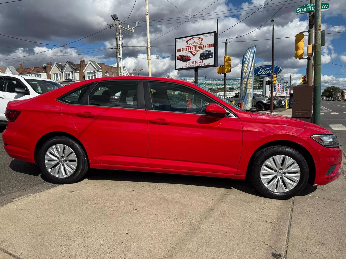 Features image showcasing the advanced interior and modern technology highlights of the 2019 Volkswagen Jetta.