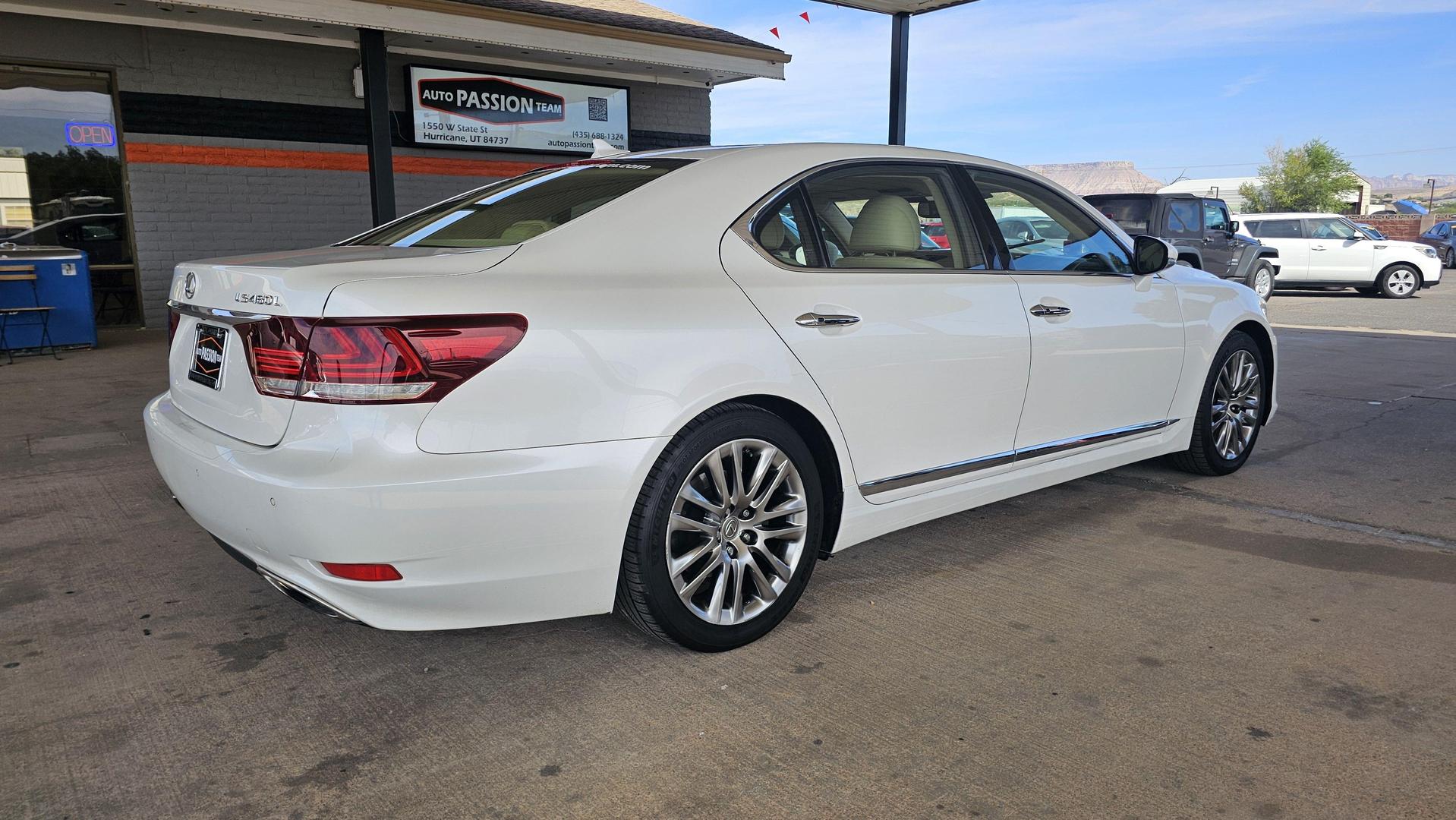 2013 Lexus LS L photo 3