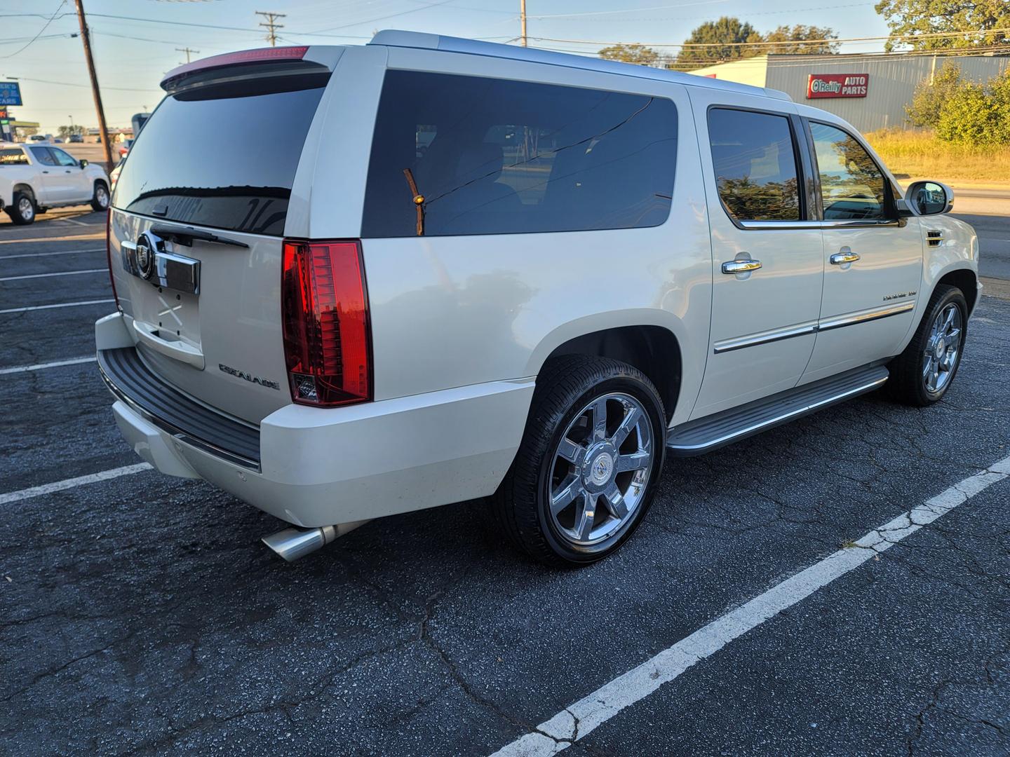 2011 Cadillac Escalade ESV Luxury photo 8