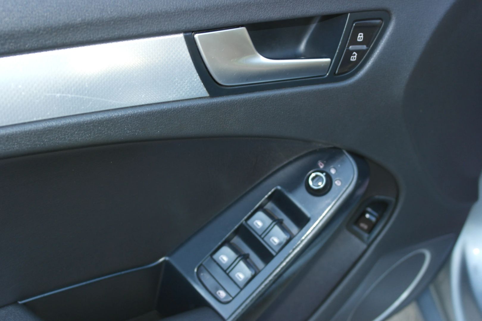 Image 9 of 2011 AUDI A4