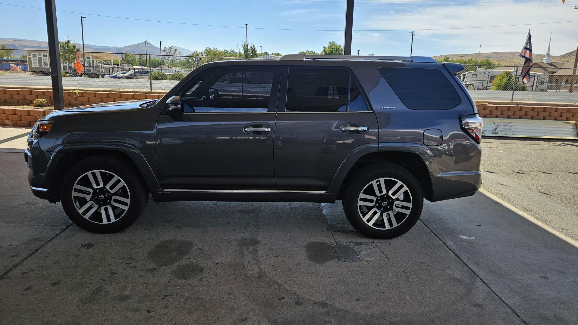 2015 Toyota 4Runner Limited photo 7