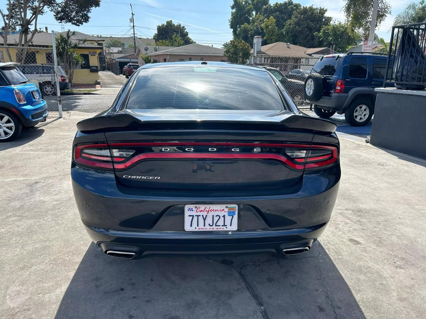 2016 Dodge Charger SE photo 4