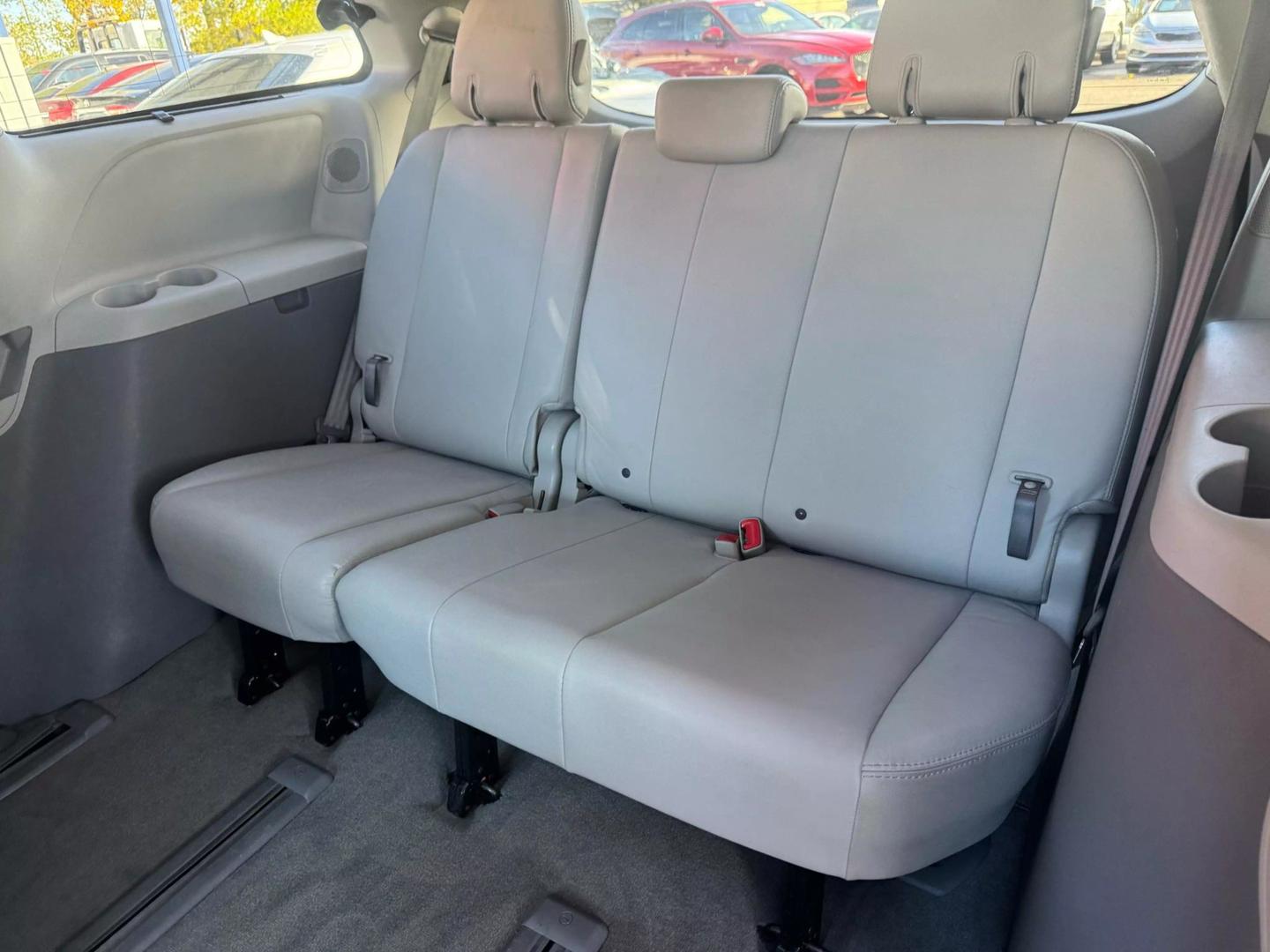 2012 Toyota Sienna XLE photo 23