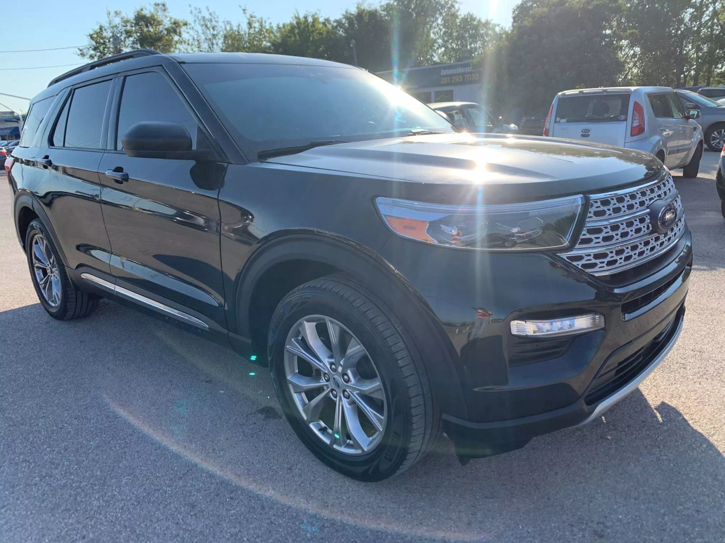 2021 Ford Explorer XLT photo 2