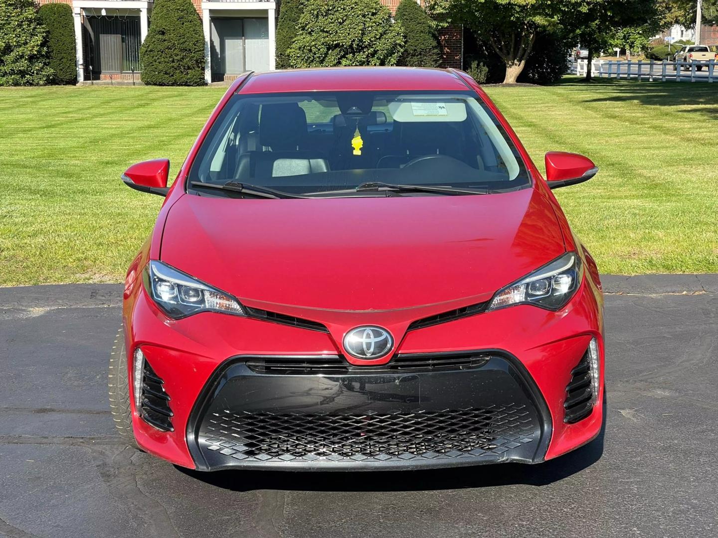 2017 Toyota Corolla SE photo 2