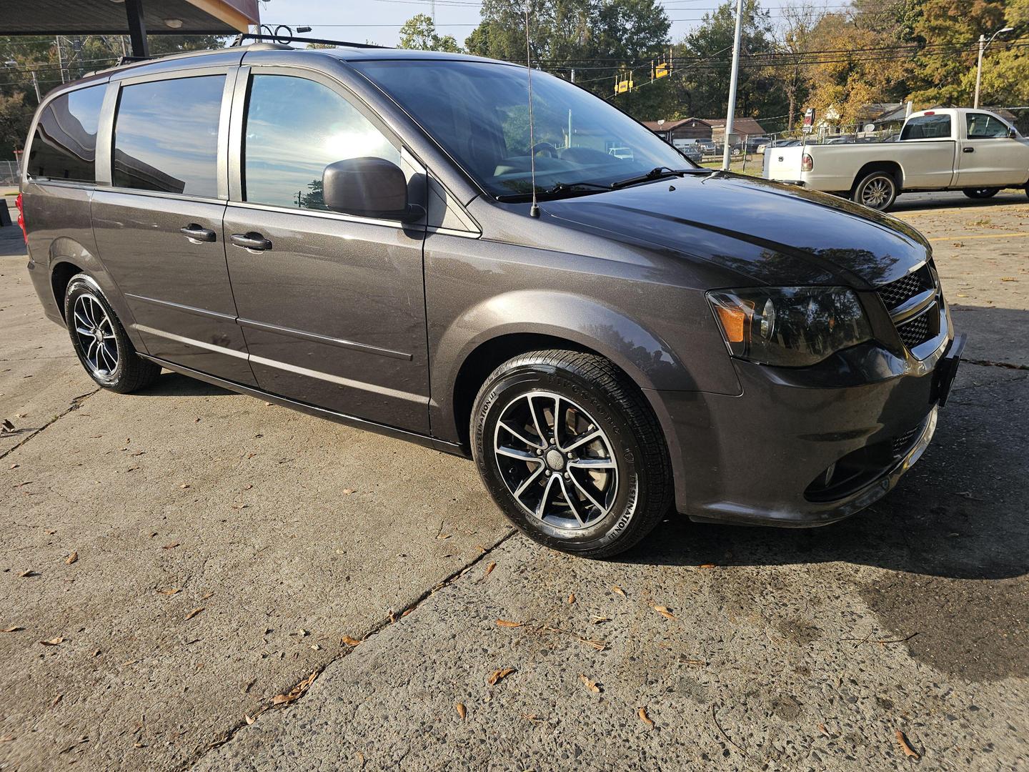 2017 Dodge Grand Caravan GT photo 3