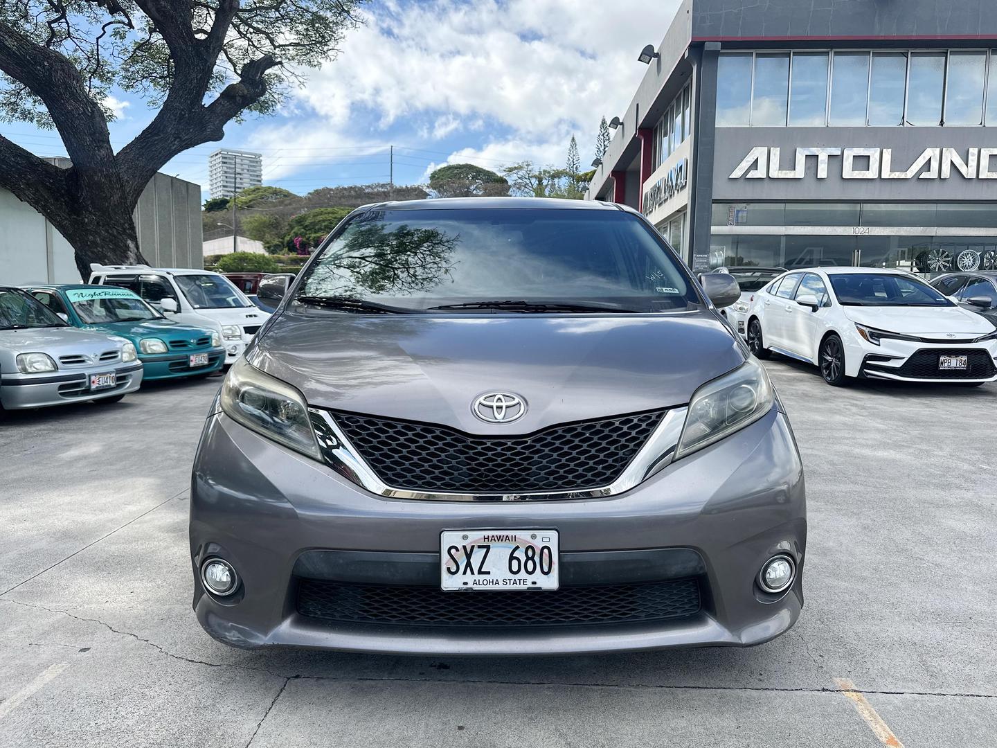 2016 Toyota Sienna SE photo 4