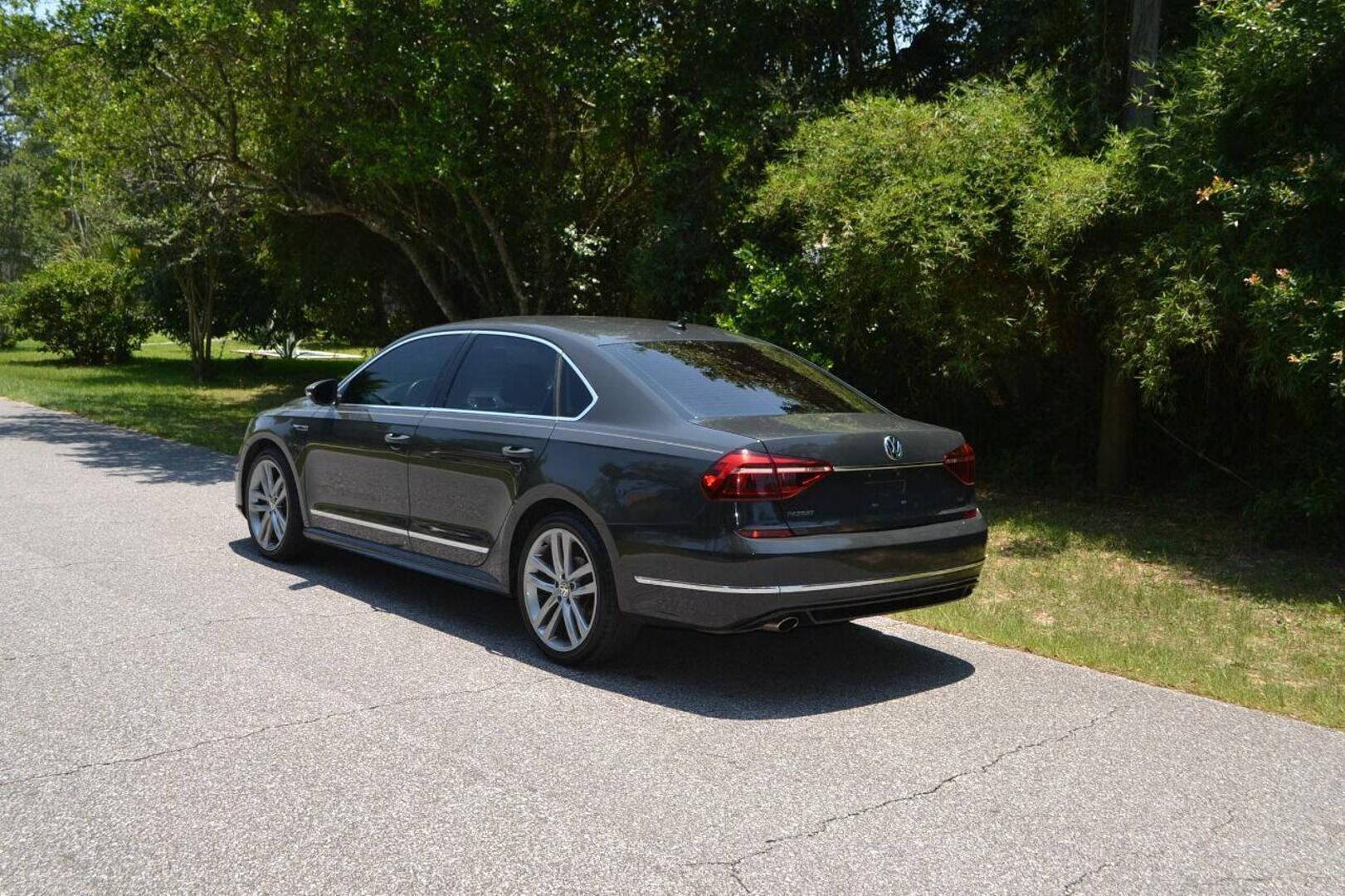 2017 Volkswagen Passat R-Line photo 36