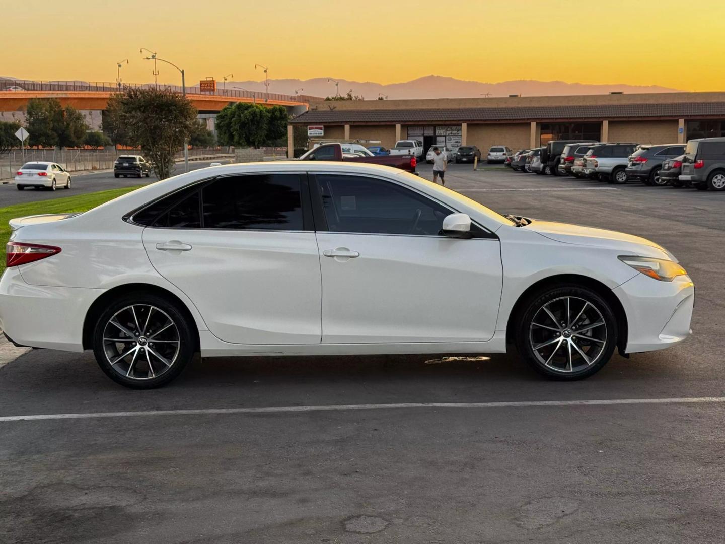 2015 Toyota Camry XSE photo 6