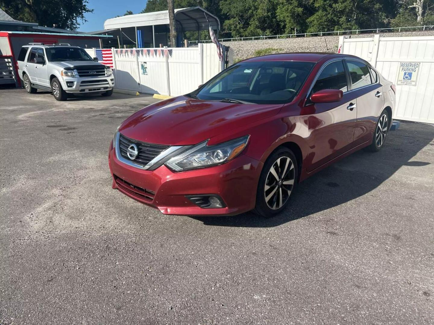 2018 Nissan Altima SR photo 3