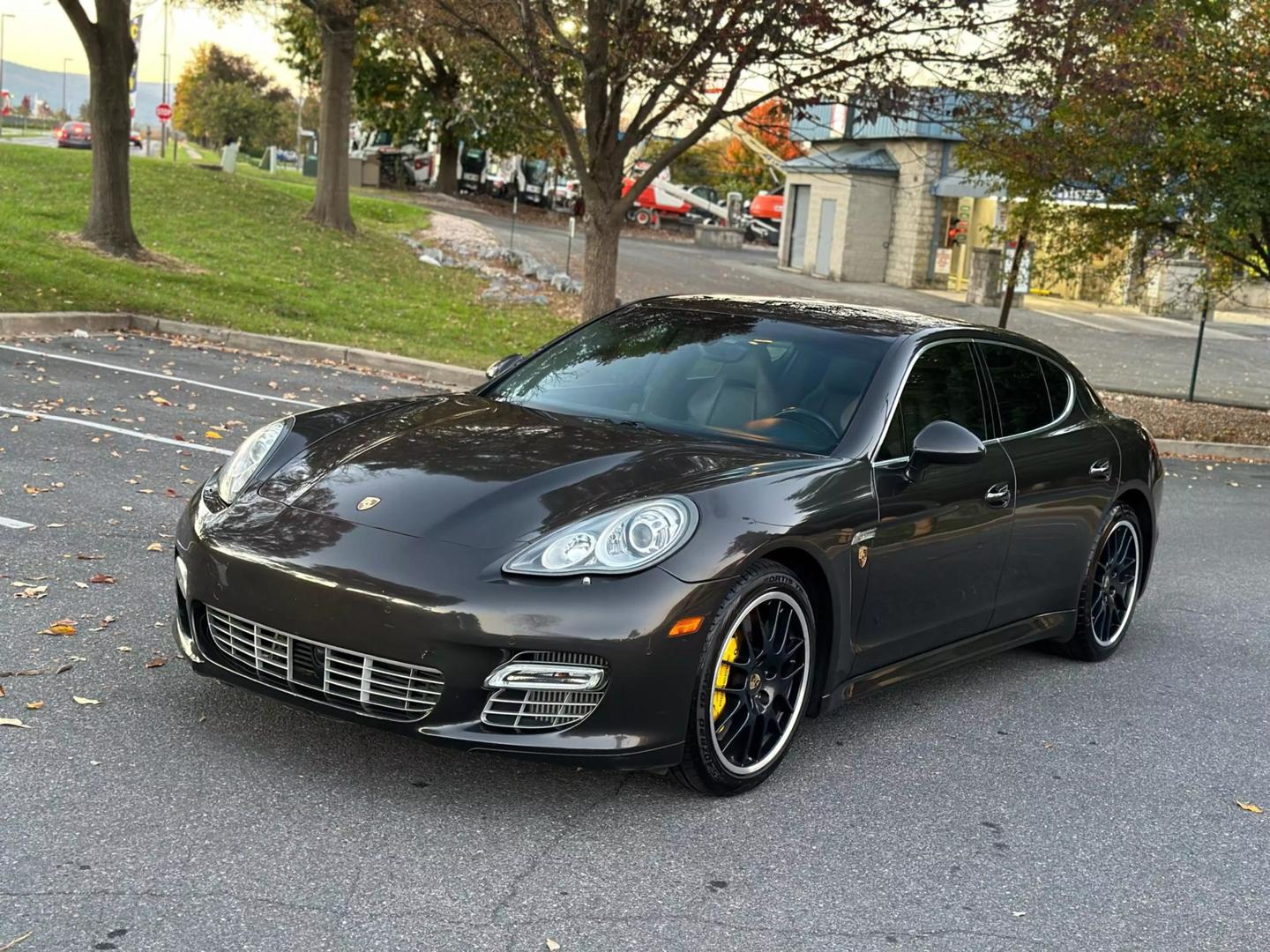 Porsche Panamera's photo