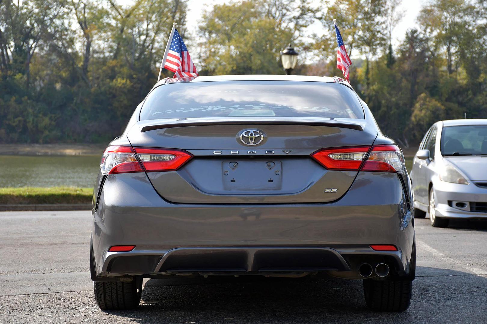 2018 Toyota Camry SE photo 11