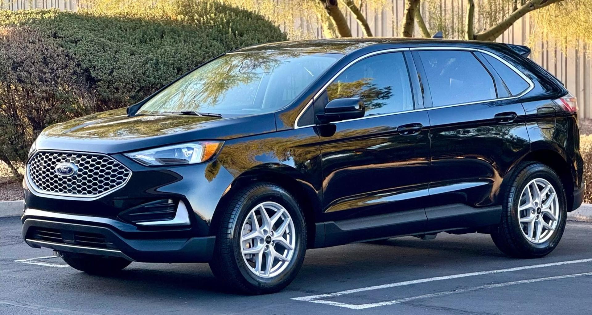 2024 Ford Edge SEL photo 3