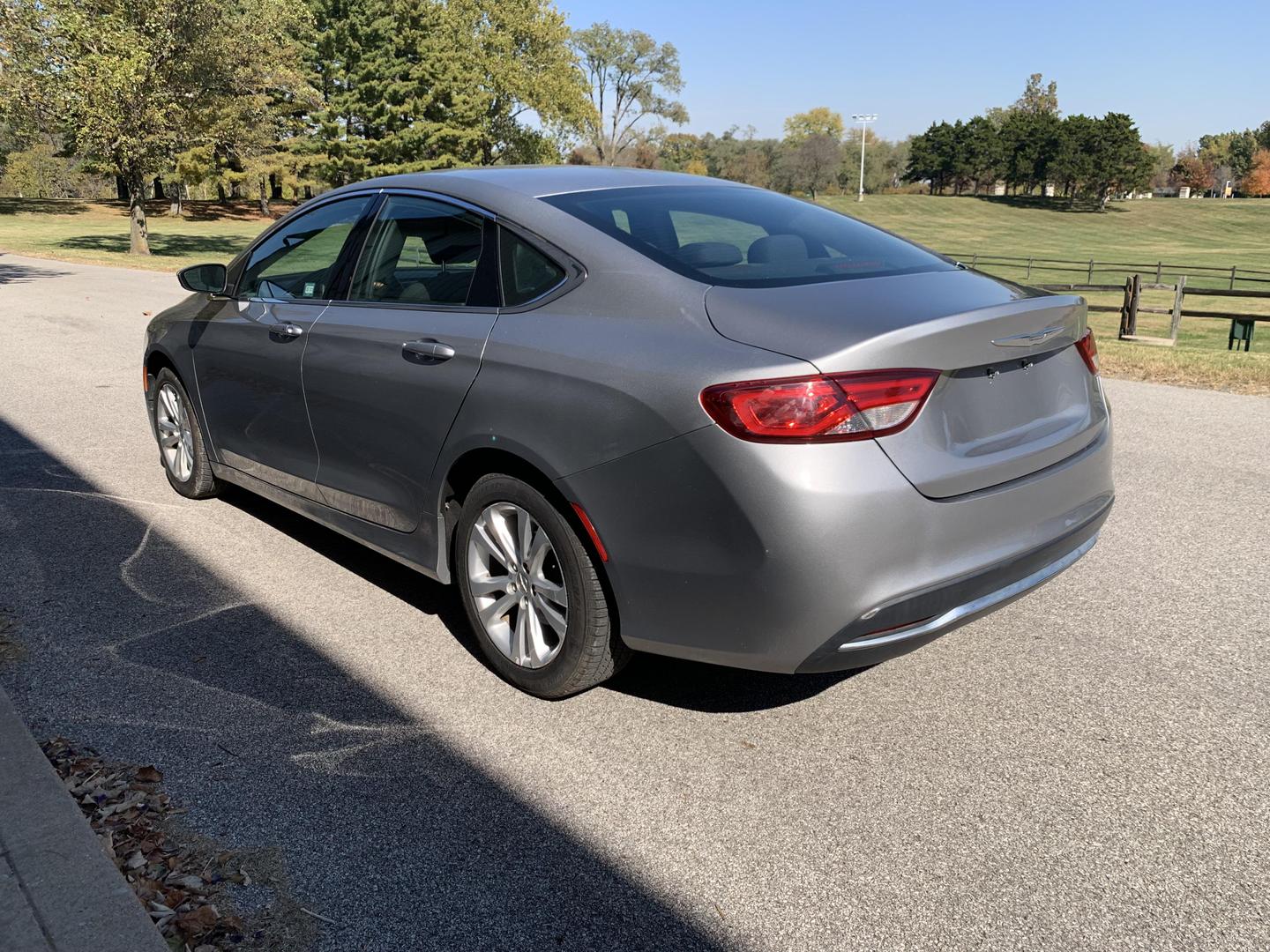 2015 Chrysler 200 Limited photo 5