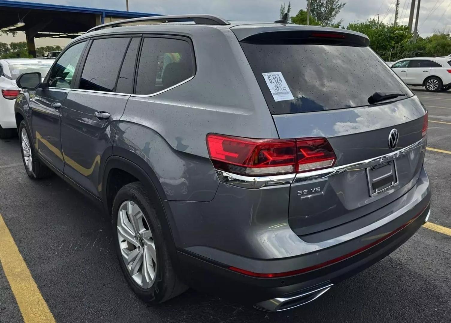 2021 Volkswagen Atlas SE w/Tech photo 11