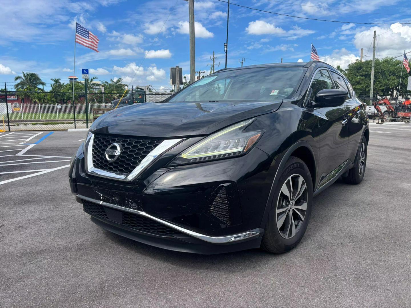 Nissan Murano's photo