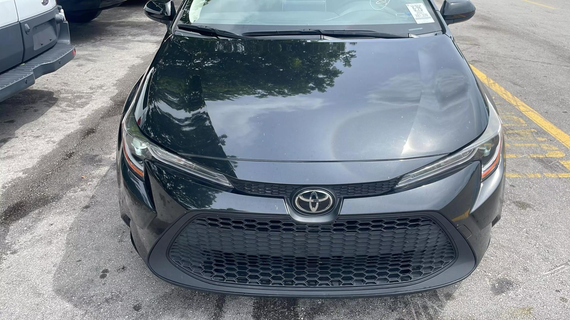 2021 Toyota Corolla LE photo 6