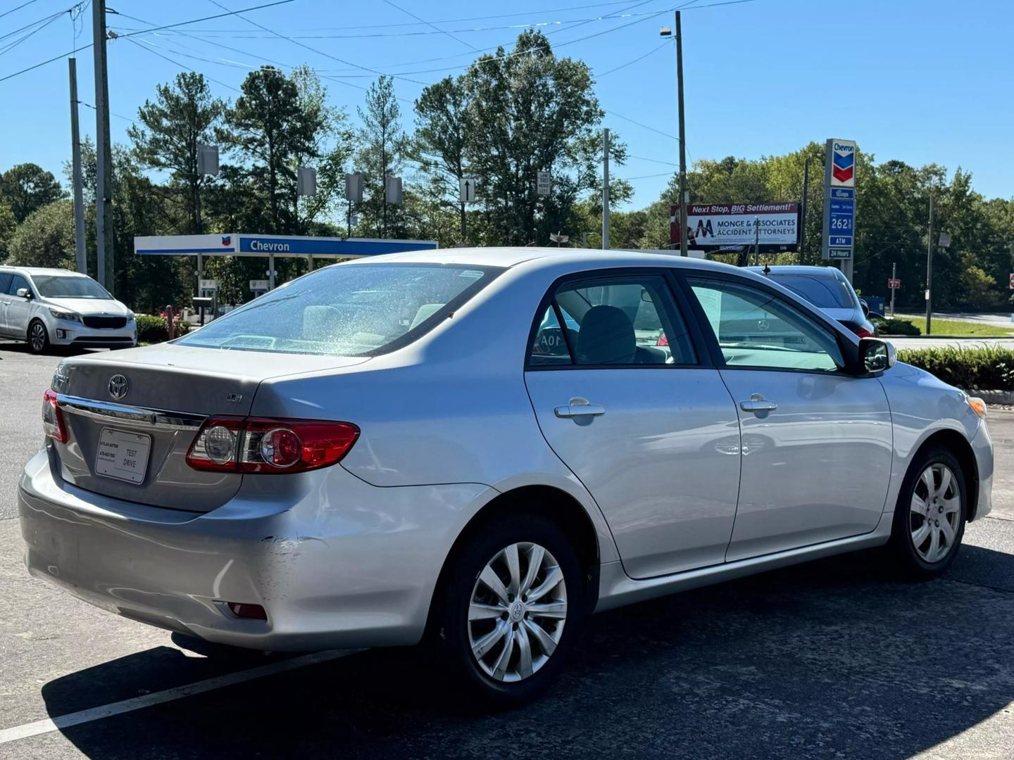 2012 Toyota Corolla LE photo 7