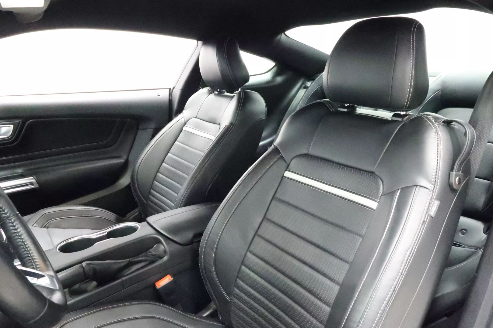 2022 Ford Mustang - Image 17