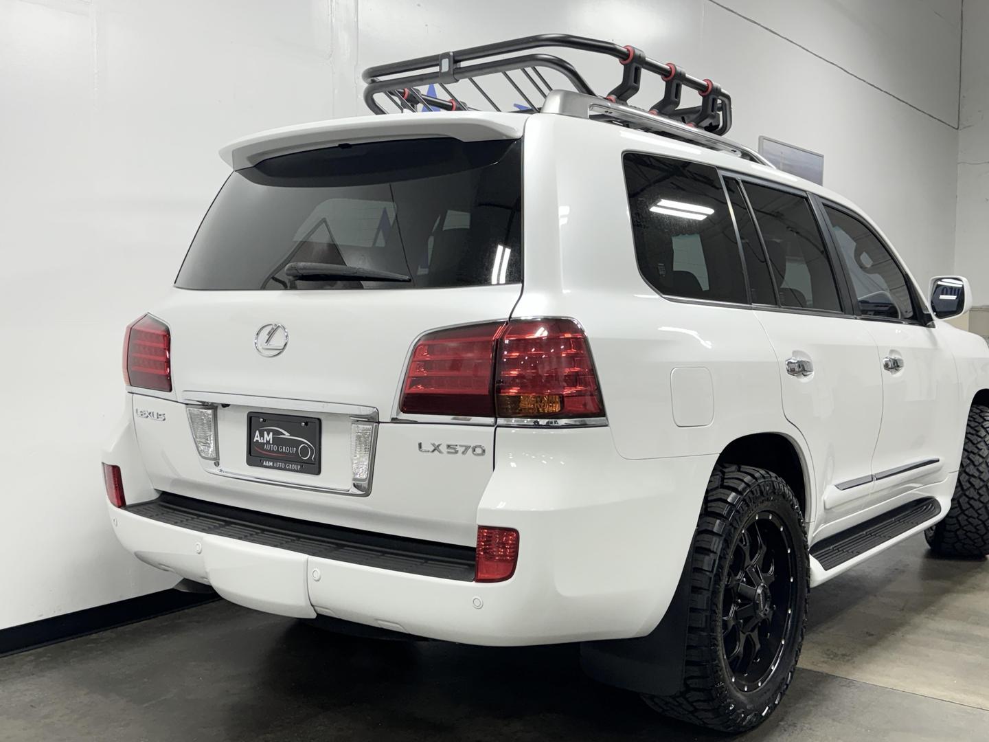 2010 Lexus LX 570 photo 7