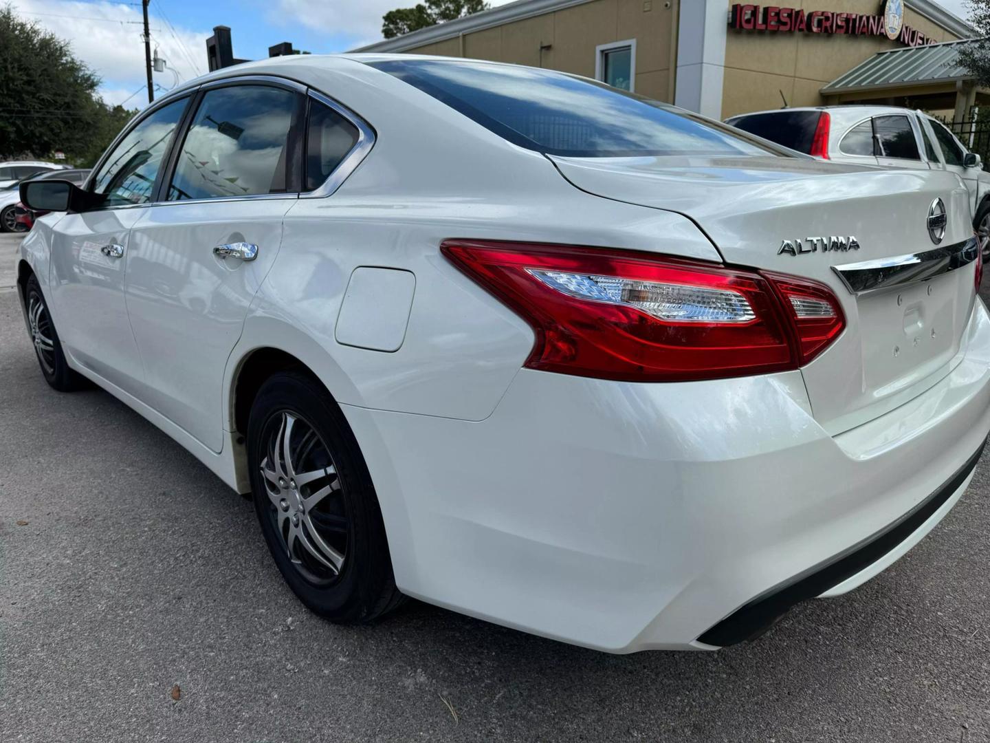 2016 Nissan Altima S photo 10