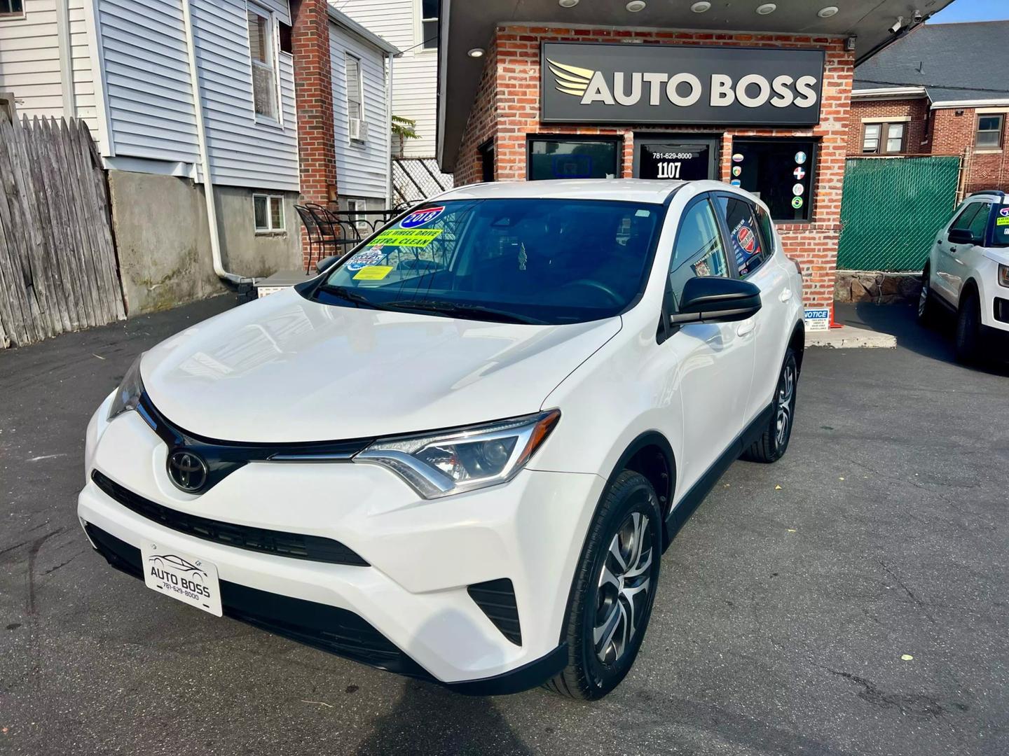 2018 Toyota RAV4 LE photo 8