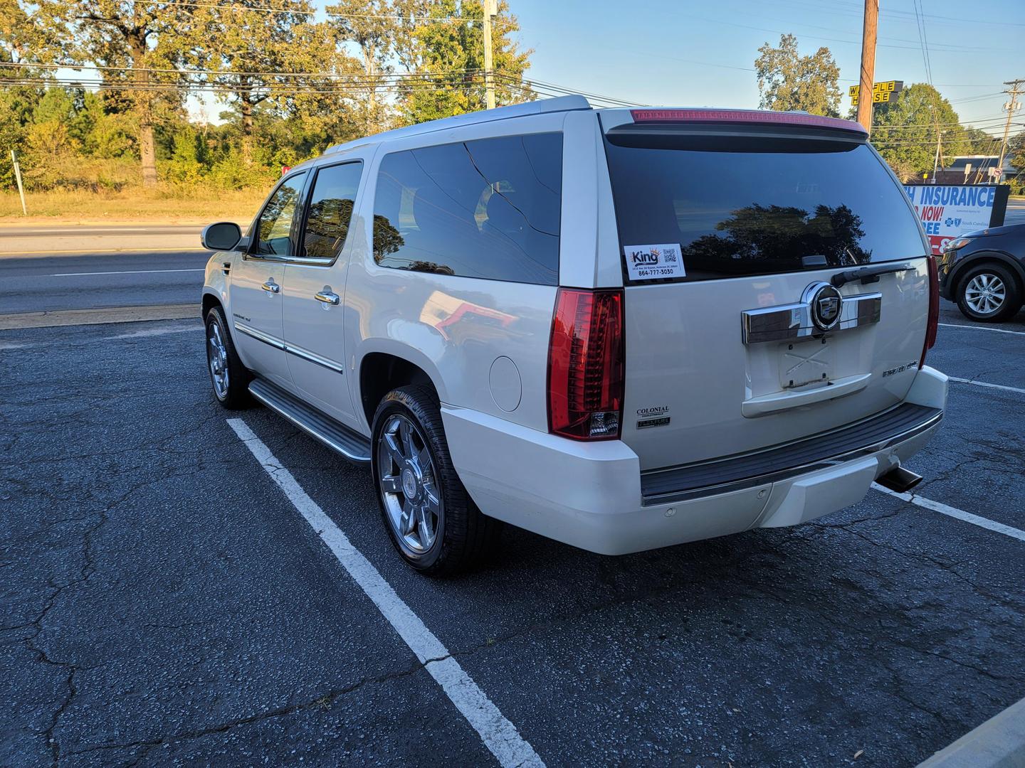 2011 Cadillac Escalade ESV Luxury photo 6