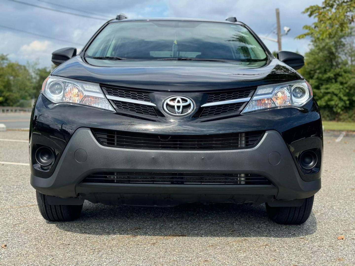 2013 Toyota RAV4 LE photo 2