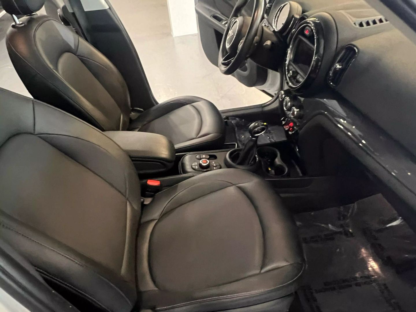 2019 Mini Countryman Cooper Hatchback 4d - Image 29