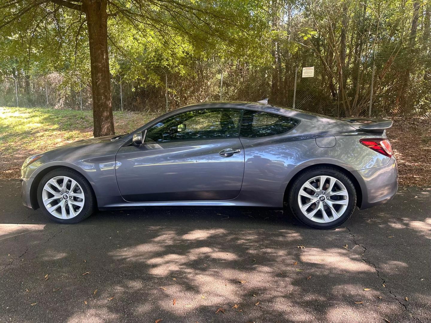 2015 Hyundai Genesis Coupe Base photo 25