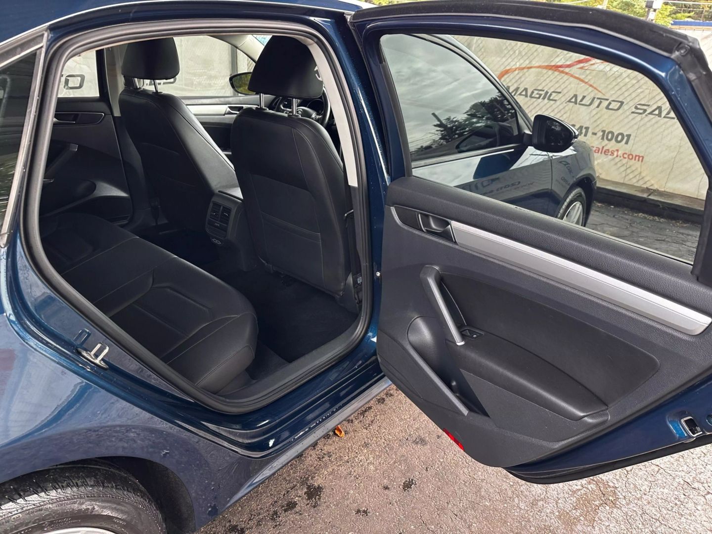 2019 Volkswagen Passat - Image 20
