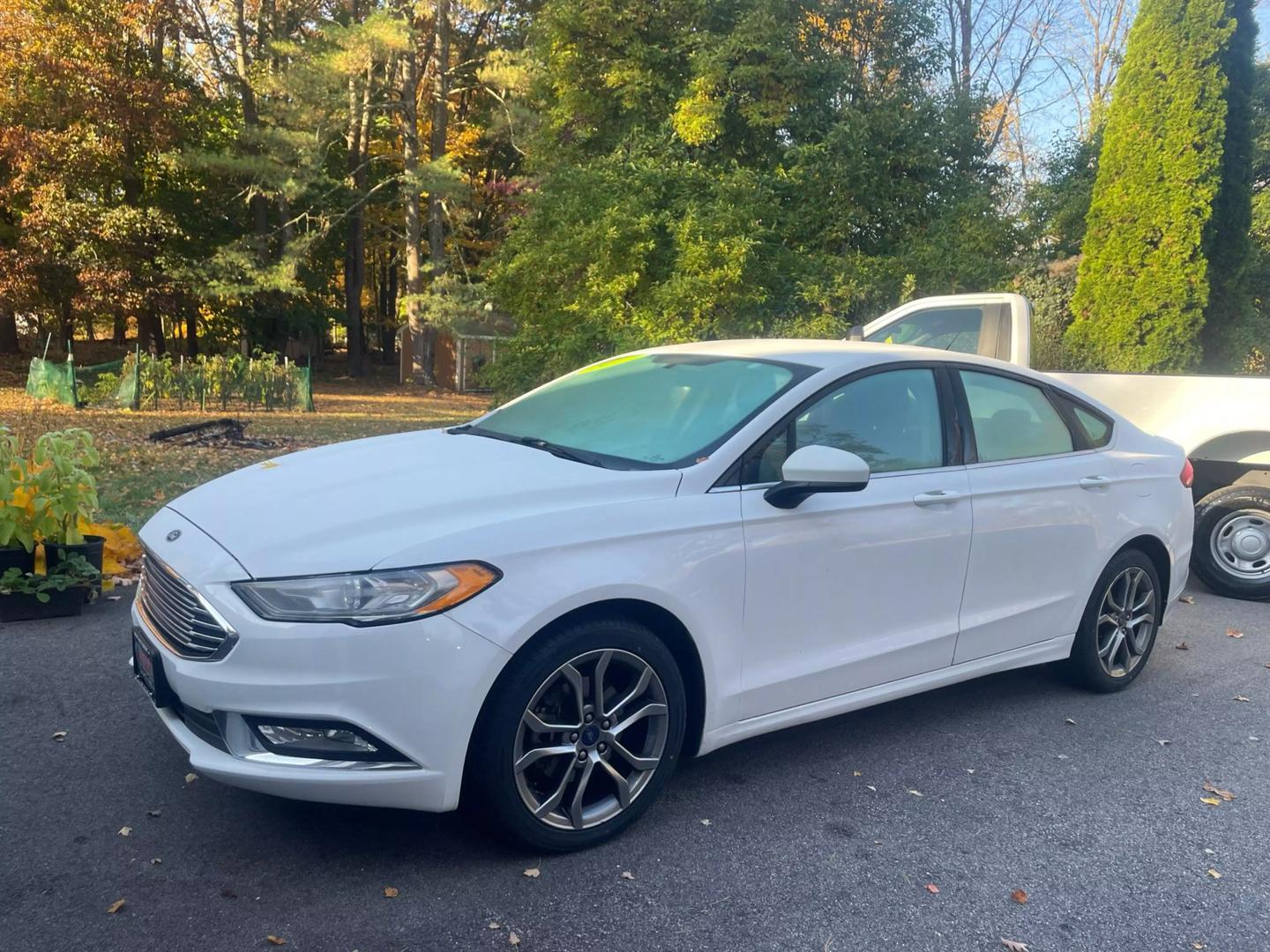 2017 Ford Fusion SE photo 2