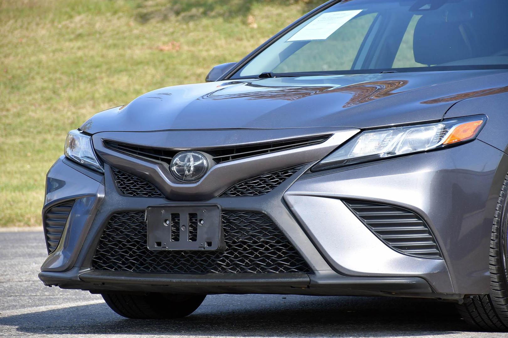 2018 Toyota Camry SE photo 7