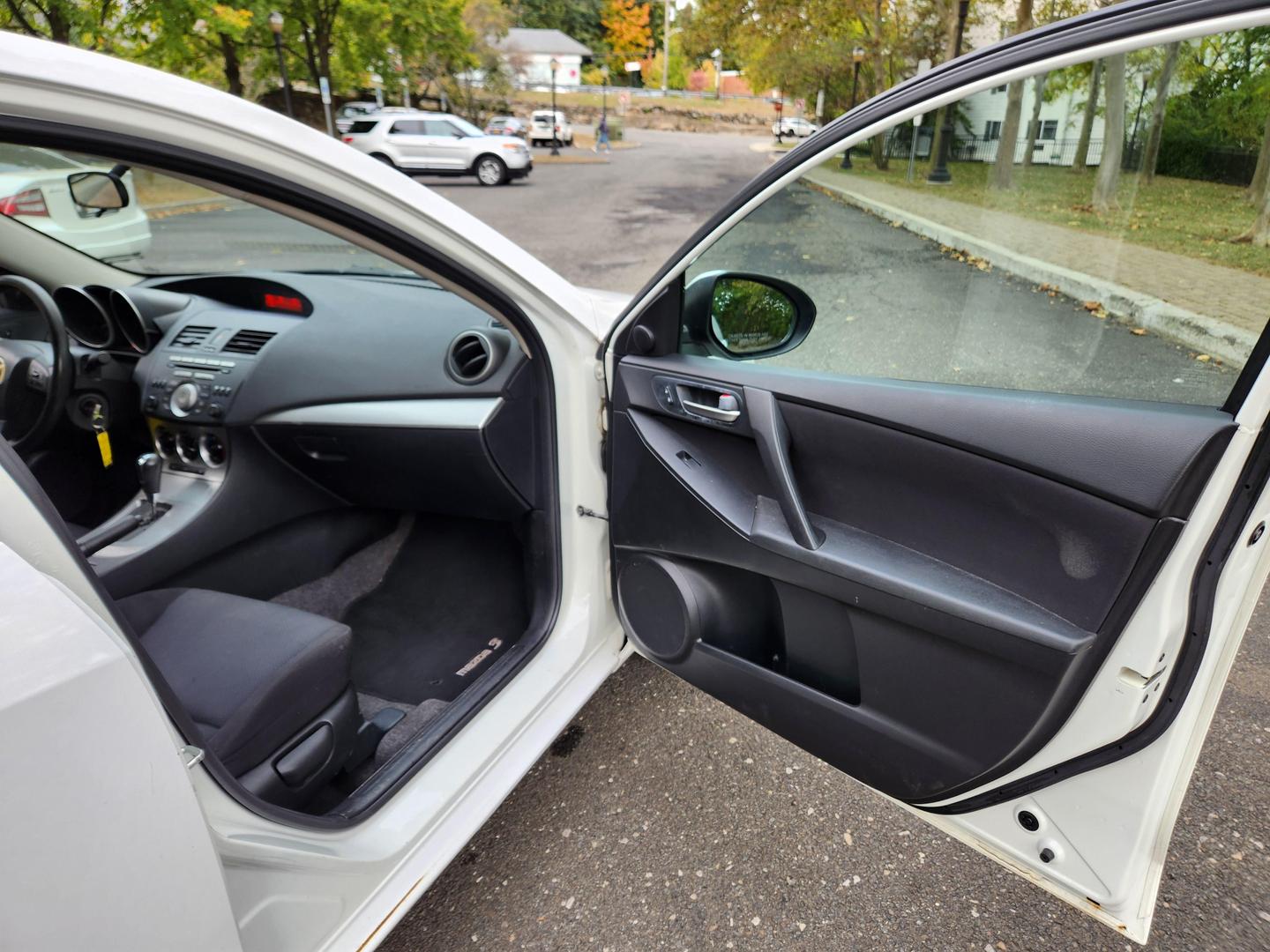 2010 Mazda MAZDA3 i Sport photo 11