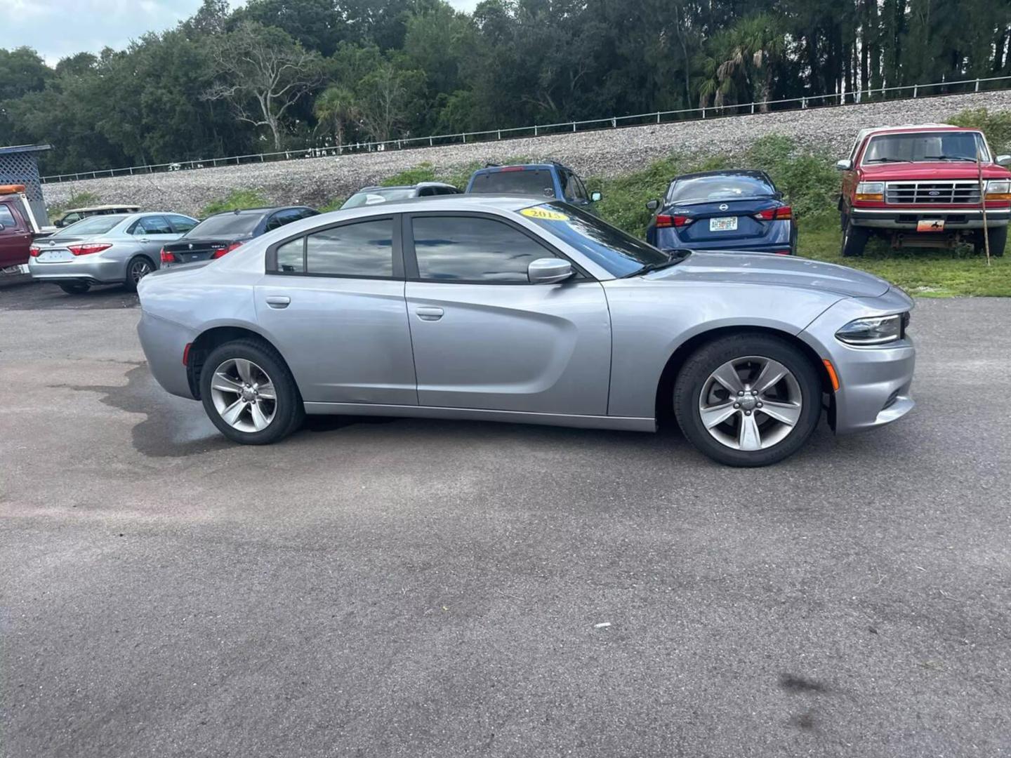 2015 Dodge Charger SXT photo 3