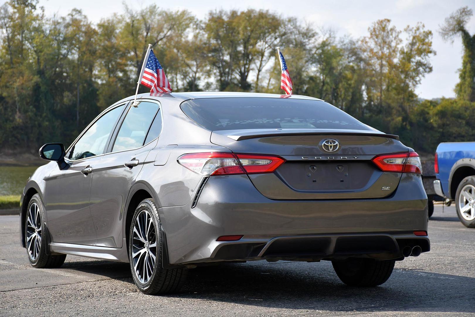 2018 Toyota Camry SE photo 10