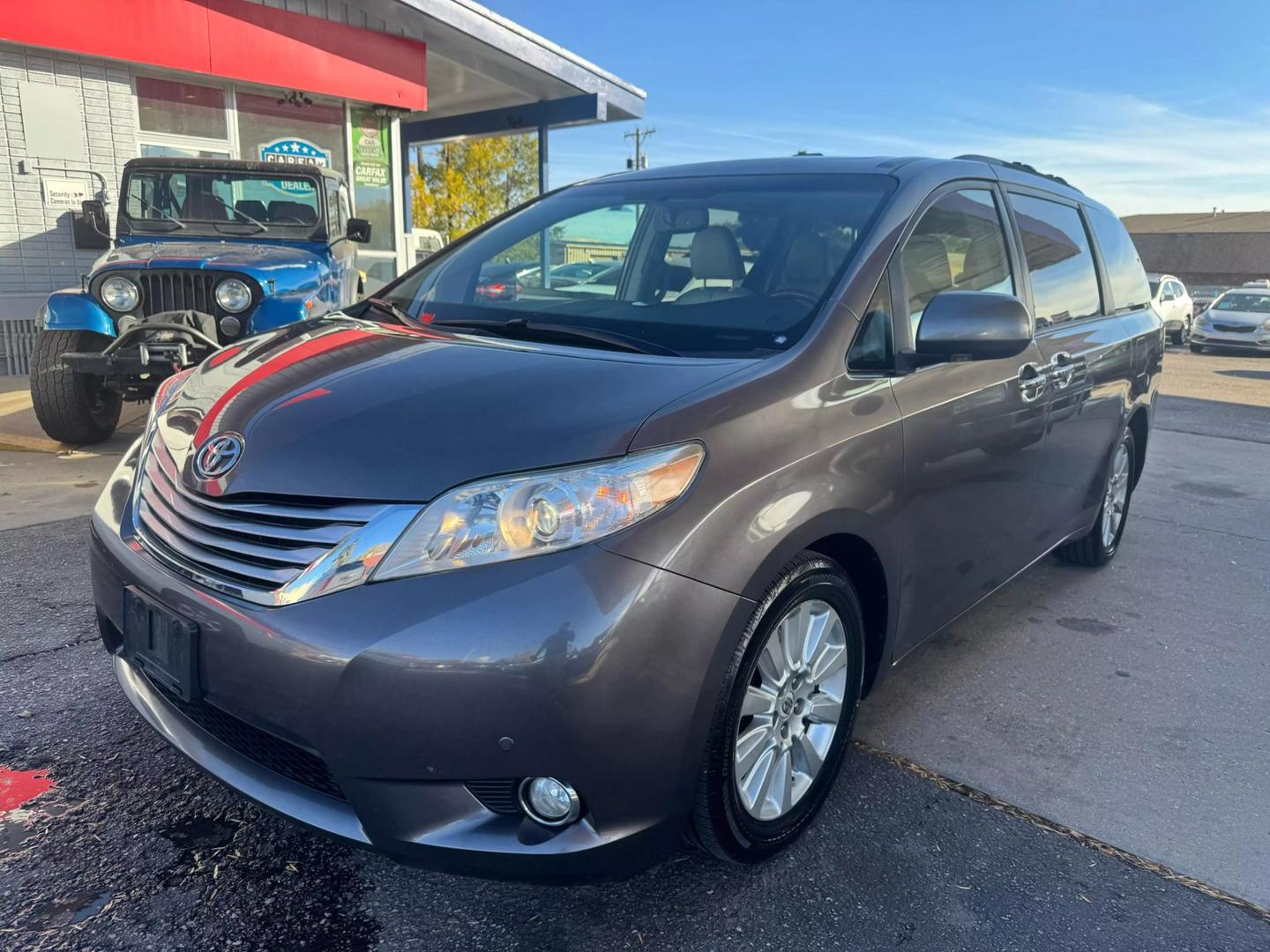 2012 Toyota Sienna XLE photo 3