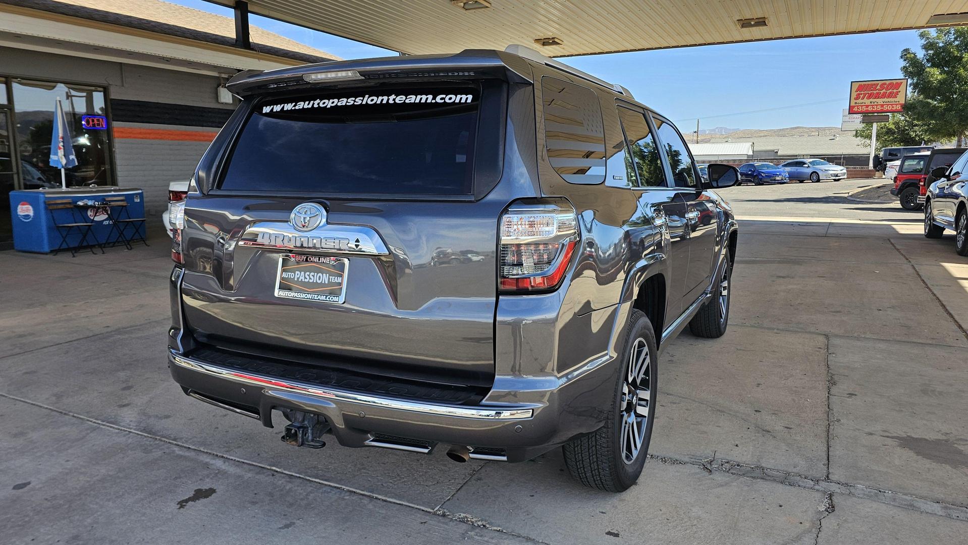 2015 Toyota 4Runner Limited photo 4