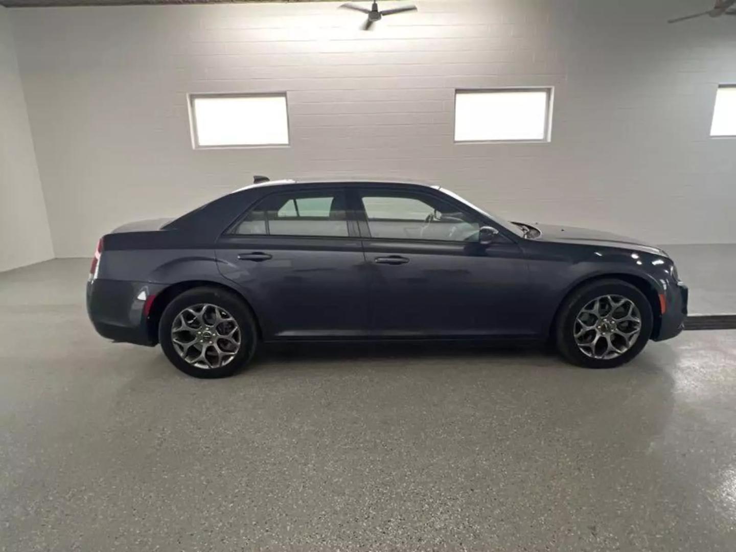 2016 Chrysler 300 S photo 9