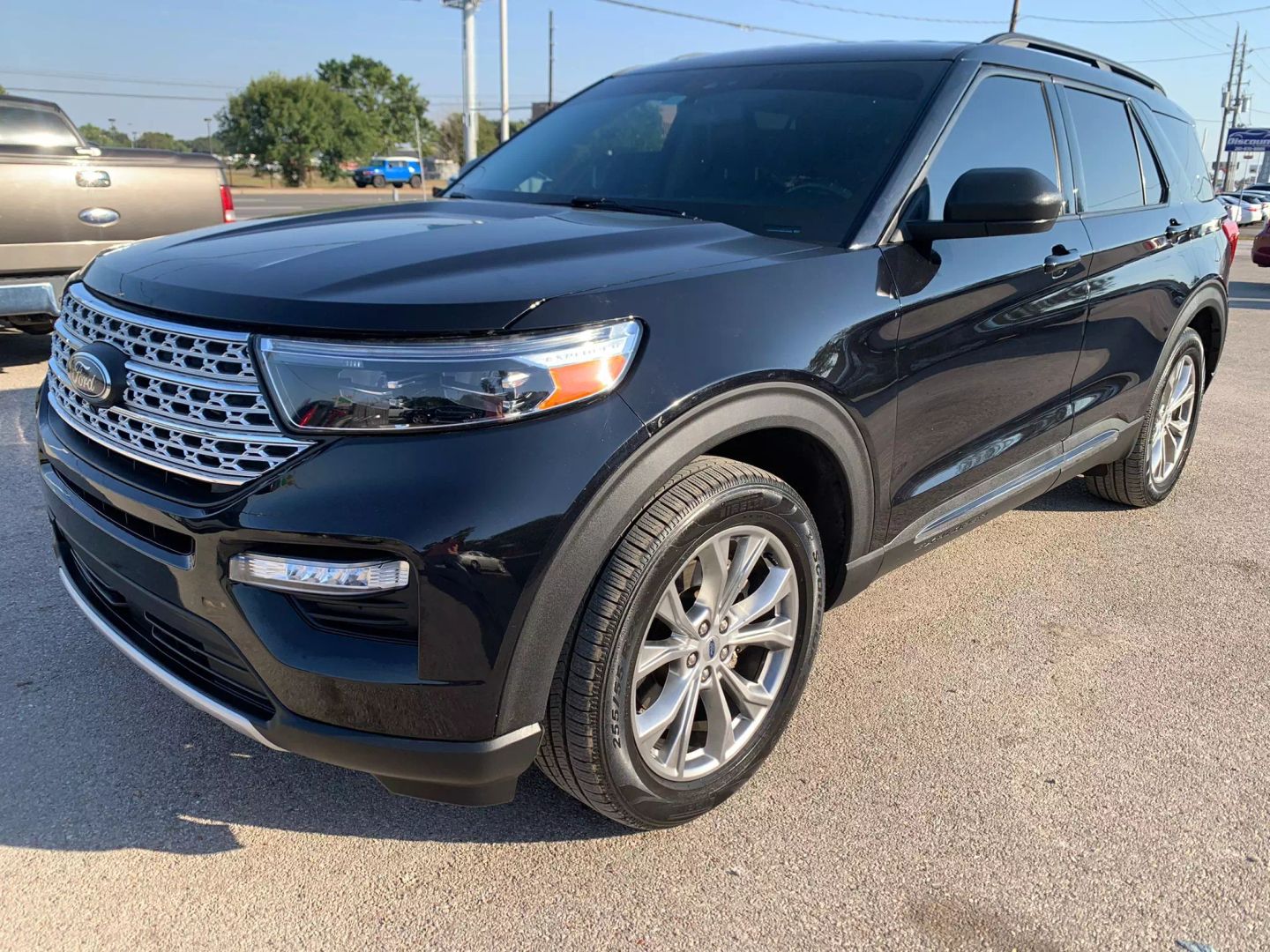 2021 Ford Explorer XLT photo 1