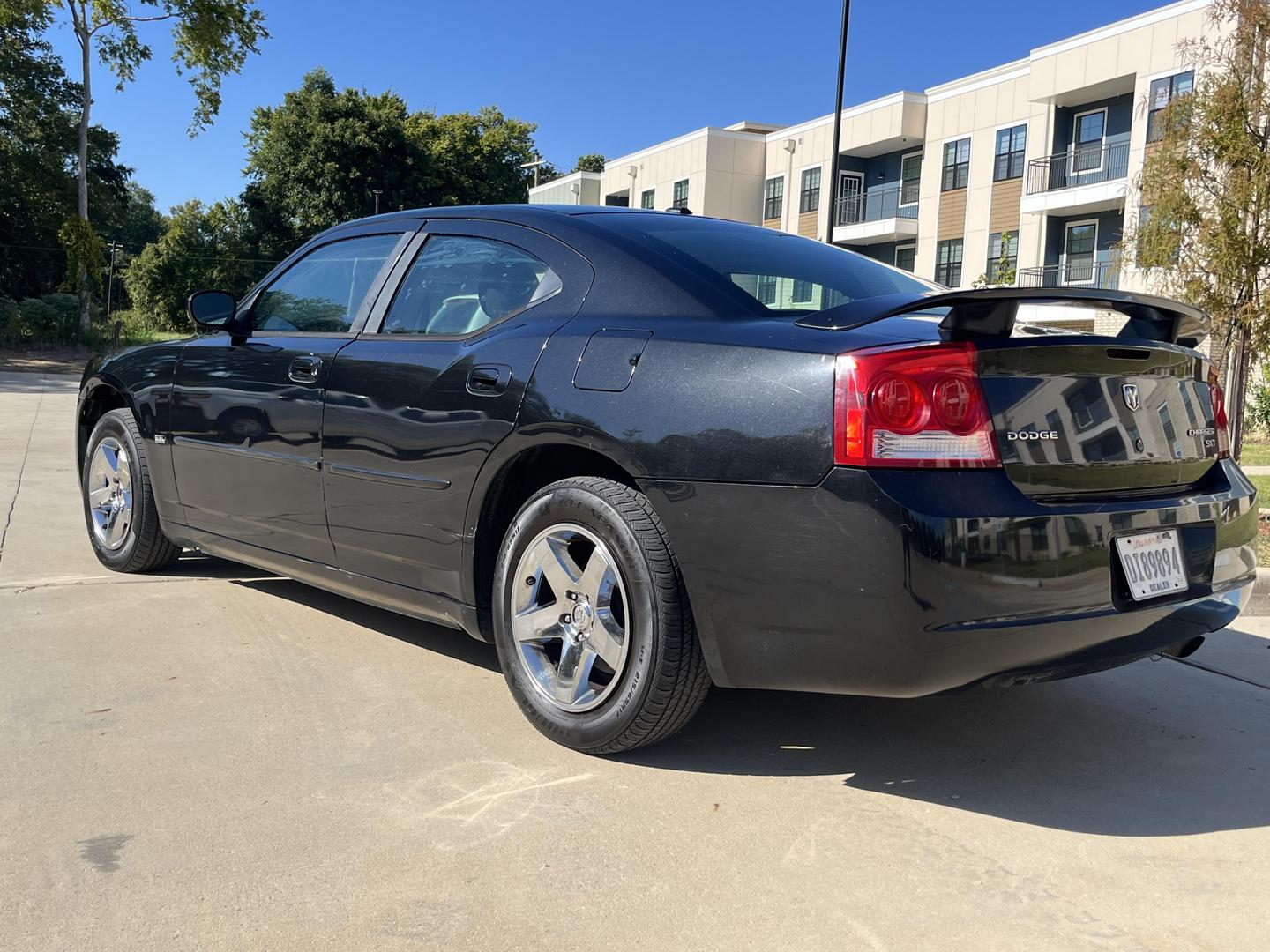 2010 Dodge Charger SXT photo 2