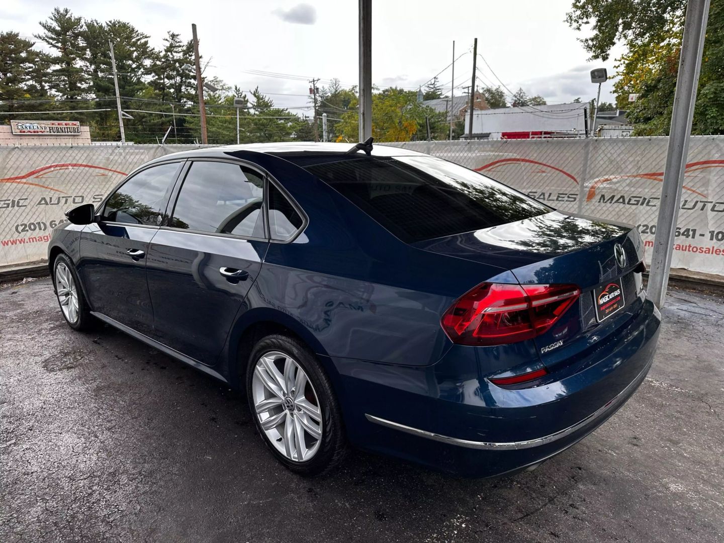 2019 Volkswagen Passat - Image 11