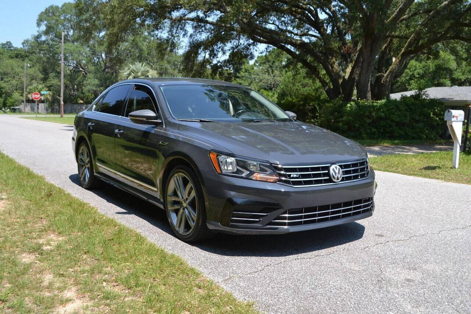 2017 Volkswagen Passat R-Line photo 8